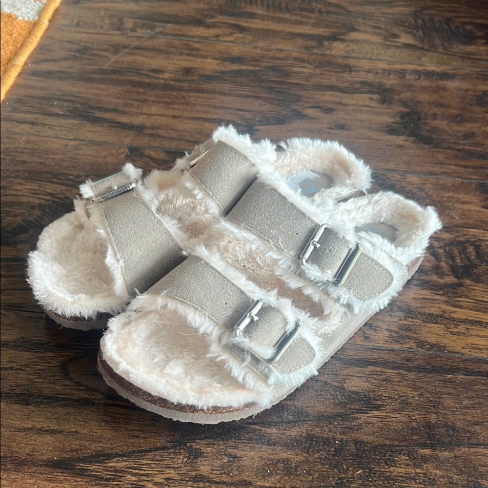 R2 Faux Fur lined double strap sandal slip ons size 8M